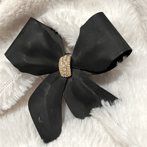 Black Vintage Metal Brooch w Rhinestone Center Gold Accent - New - Picture 1 of 10